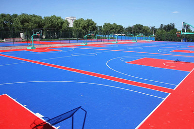 塑膠運動場地建設與材料供應全解析 從哈爾濱塑膠跑道到人造草坪應用